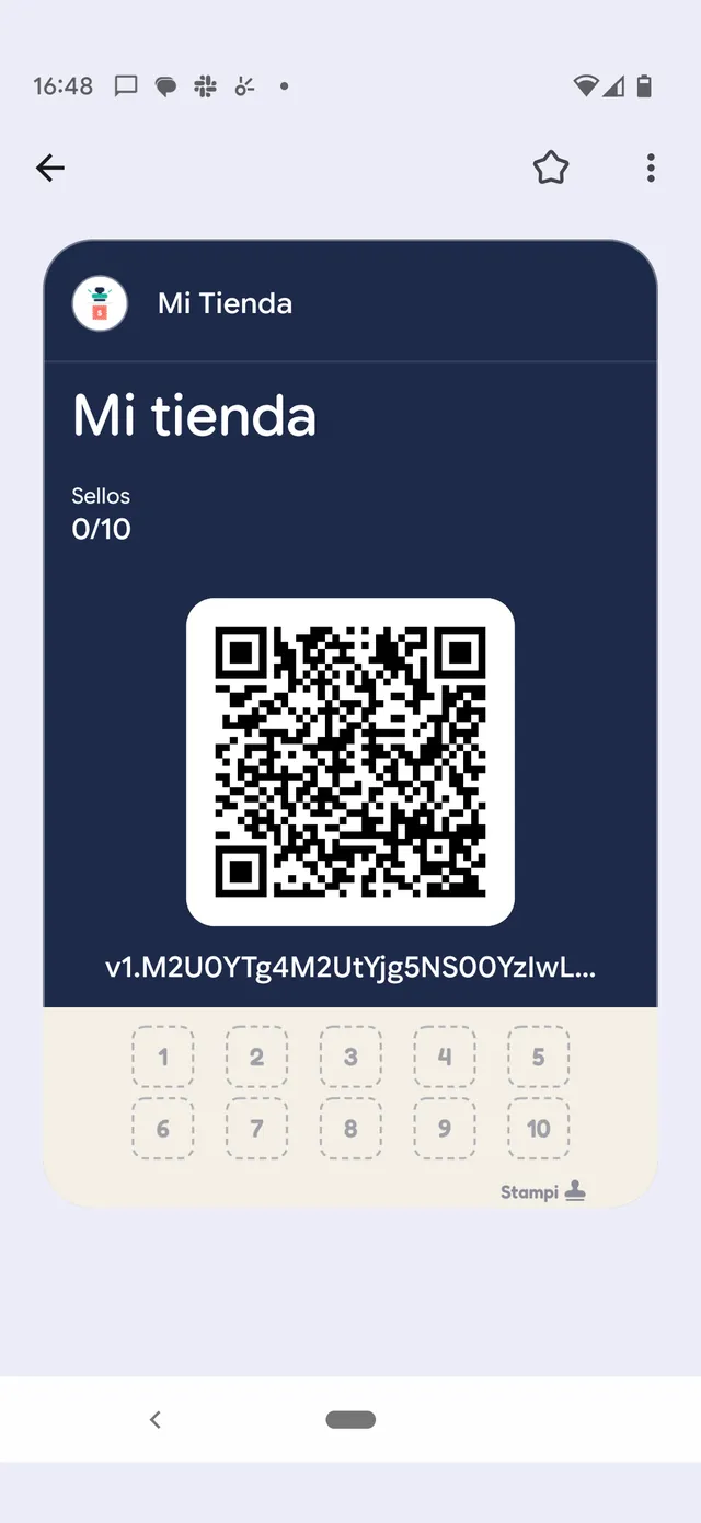 Tarjeta de sellos "Mi Tienda" dentro de Google Wallet en un teléfono Android: tarjeta azul con "Sellos 0/10", un código QR, la cuadrícula de sellos del 1 al 10 y la marca Stampi.