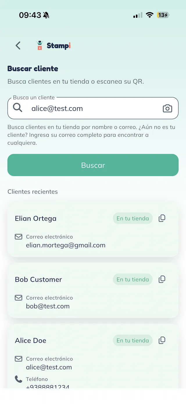 Pantalla "Buscar cliente" con un campo de búsqueda vacío, un botón "Buscar" y una lista de clientes recientes etiquetados "En tu tienda".