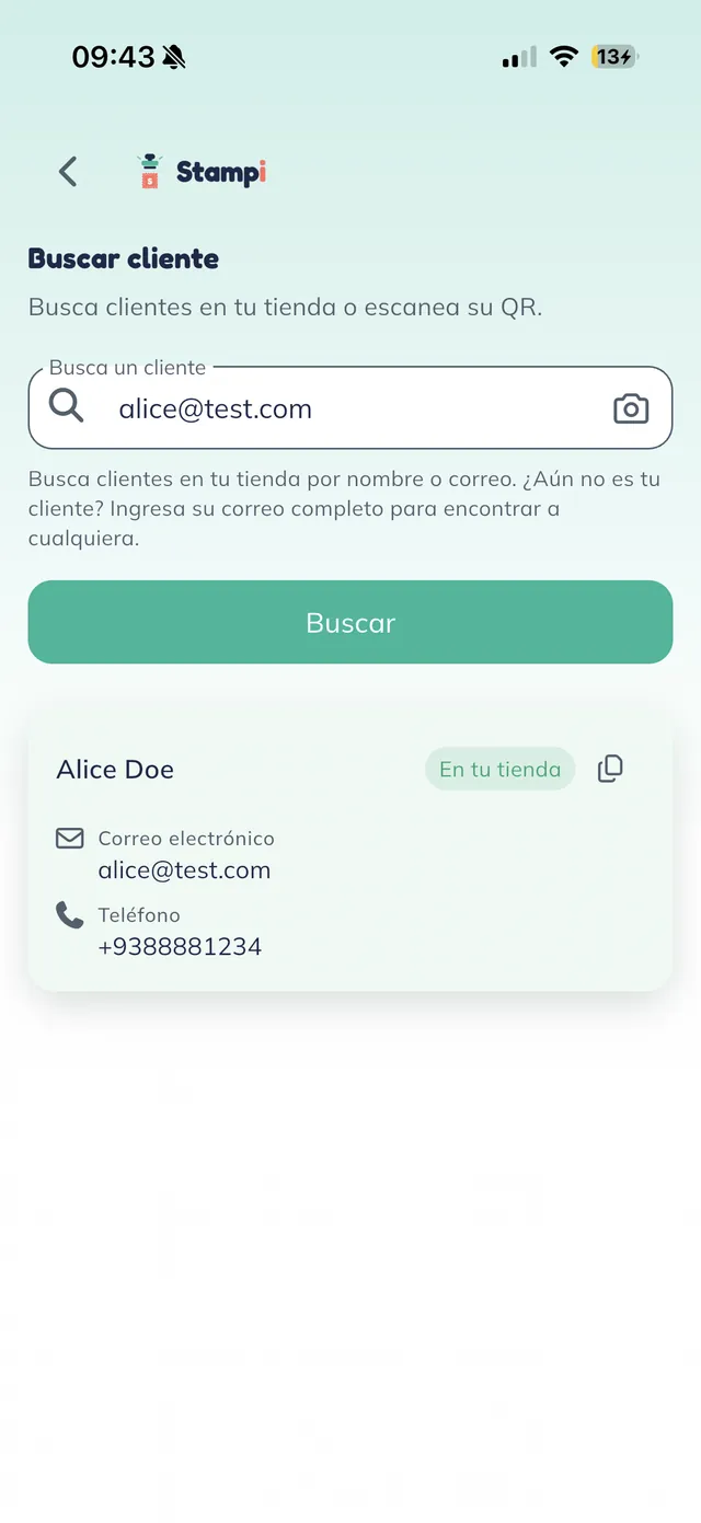 Pantalla de resultados de búsqueda con el correo alice@test.com escrito y la ficha del cliente encontrado.